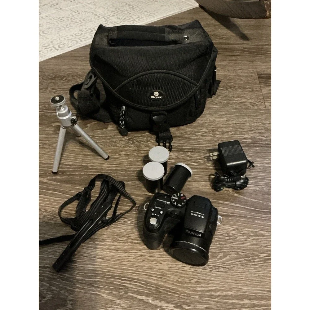 Fujifilm FinePix S1000fd 10.0MP Digital Camera, Black, Tested, W/8GB SD Card